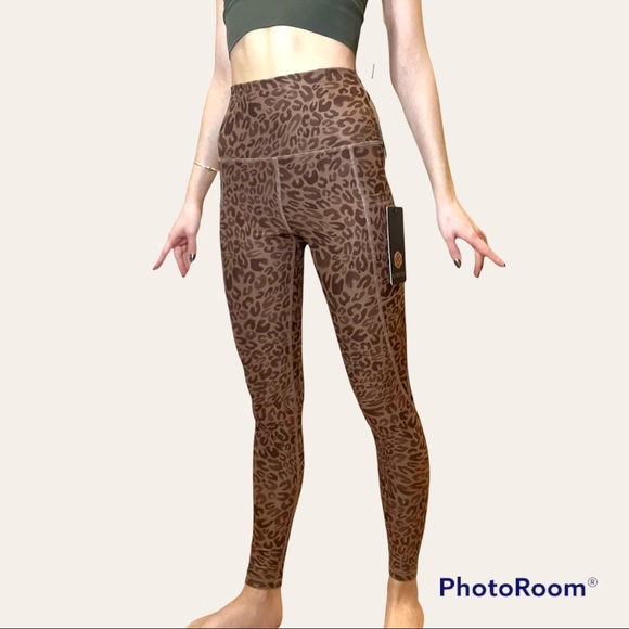🎉HP🎉🥵Leopard Print Pocket Leggings XS NWT - Picture 2 of 7
